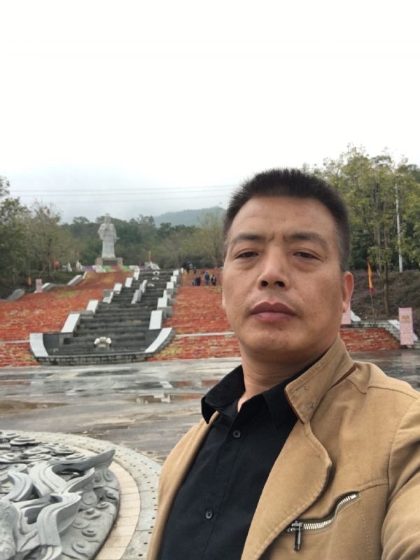 开心的松鼠的第一张照片--顺昌婚介网